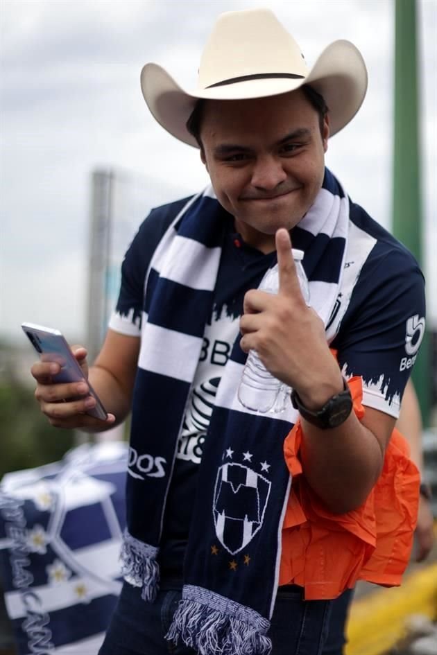 Más del color del Clásico Regio en la casa de los Rayados.