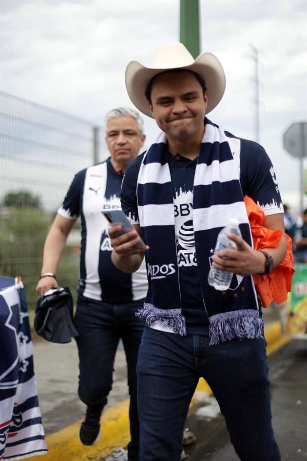 Más del color del Clásico Regio en la casa de los Rayados.