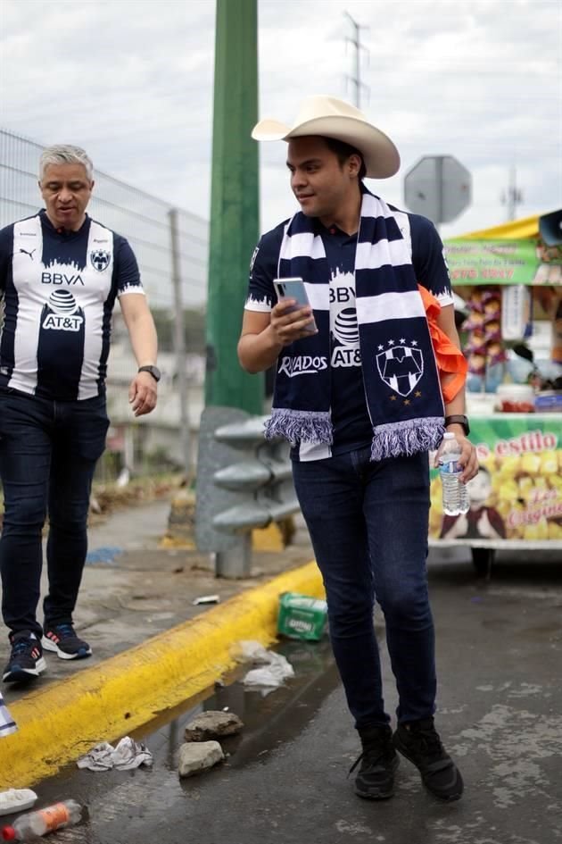 Más del color del Clásico Regio en la casa de los Rayados.