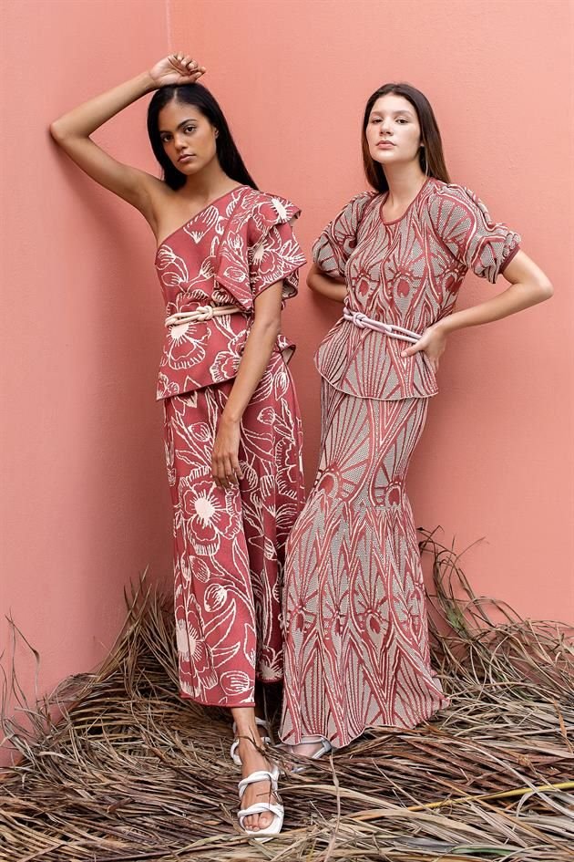 La diseñadora colombiana Pepa Pombo regresó a México mostrando su nueva colección, elaborada con tejidos ancestrales.