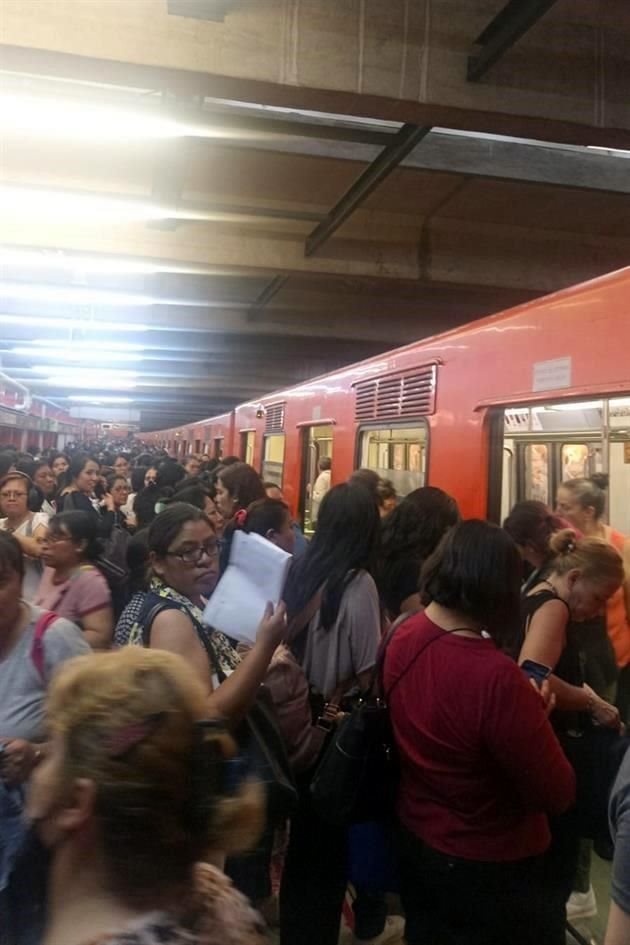 El Sistema de Transporte Colectivo Metro anunció la suspensión del servicio entre Ciudad Deportiva y Pantitlán de la Línea 9.