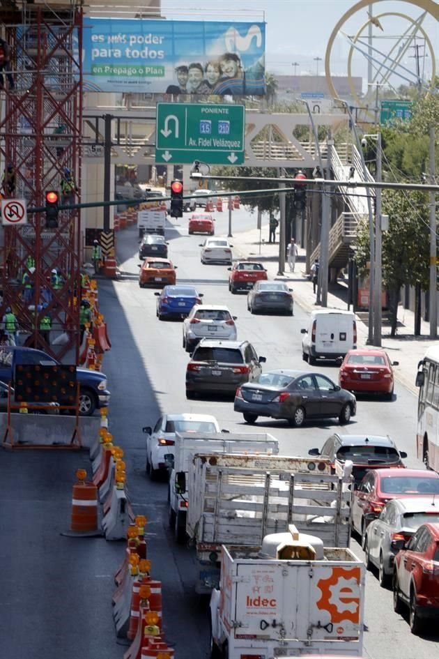 El congestionamiento provocado por las obras inicia unos metros antes de Nogalar y continúa hasta la Avenida Palacio de Justicia.