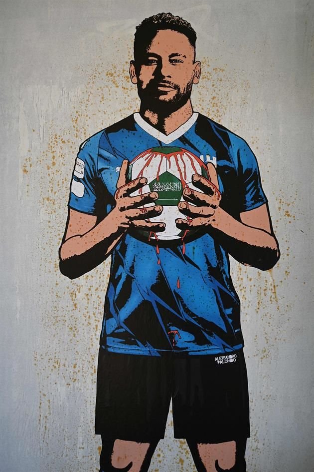 Un balón ensangrentado es sostenido por Neymar en una de las expresiones del artista Alexsandro Palombo.