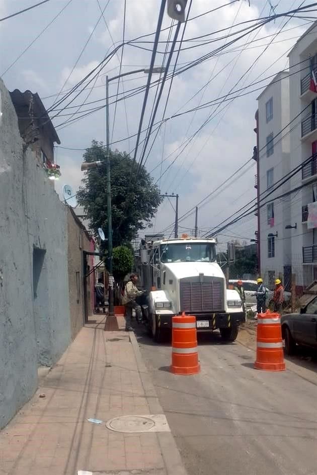 Desde el 18 de agosto reiniciaron las labores. La oquedad ha aumentado por fugas de agua.