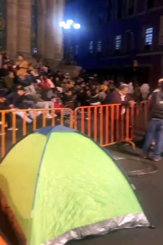 Manifestantes realizaron una toma simbólica en contra de la ratificación de Godoy.