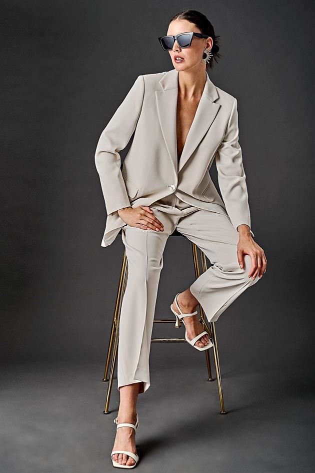 El diseñador gallego Roberto Verino elogió a la mujer en su nueva colección y sorprendió con piezas llenas de encanto femenino.