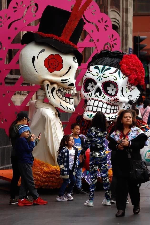 El alumbrado que colocará tras el desfile de Día de Muertos será alusivo a alumbrado alusivo a José Guadalupe Posadas.