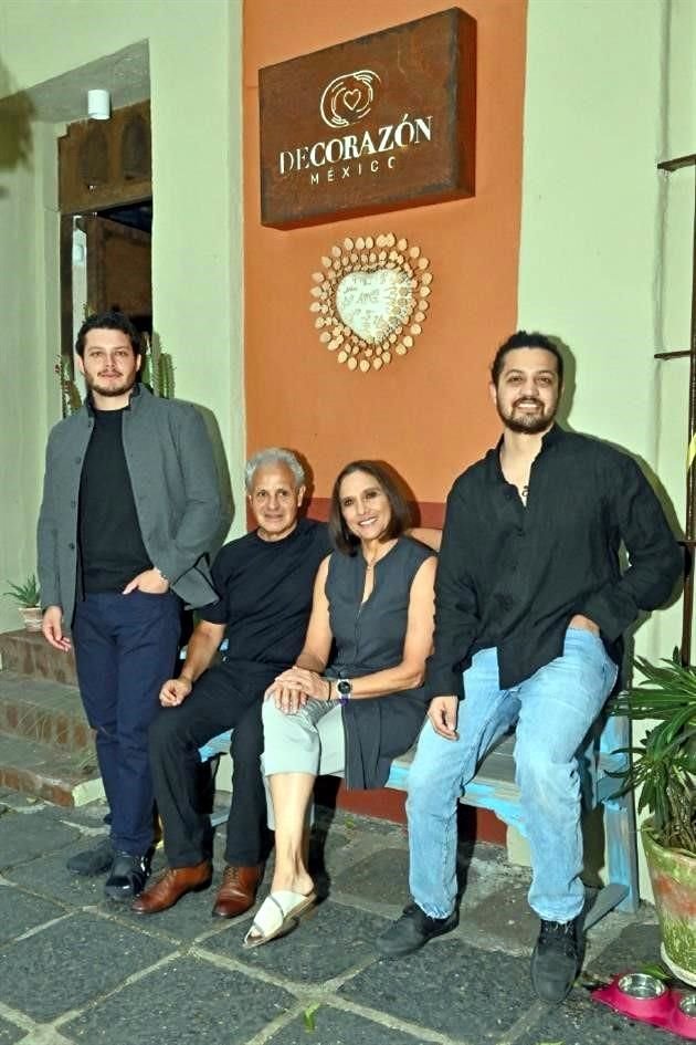 La galería DeCorazón México apoya a los artesanos de ocho comunidades oaxaqueñas para que logren incursionar en el ecommerce y el comercio justo.