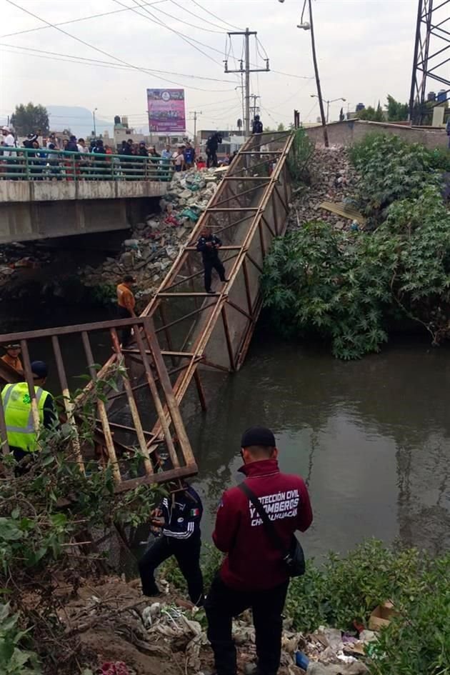 ¿UN COLAPSO ANUNCIADO? Vecinos habían alertado de las malas condiciones del puente, al menos, desde febrero.
