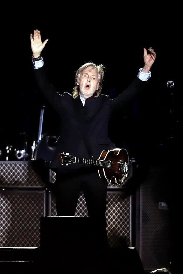 McCartney lució contento y enérgico durante todo su recital