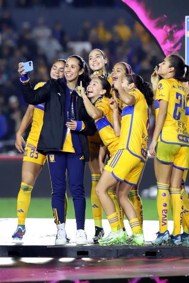 La 'selfie' de Bianca Sierra, quien no fue registrada este torneo, pero que sigue siendo parte de Tigres Femenil.