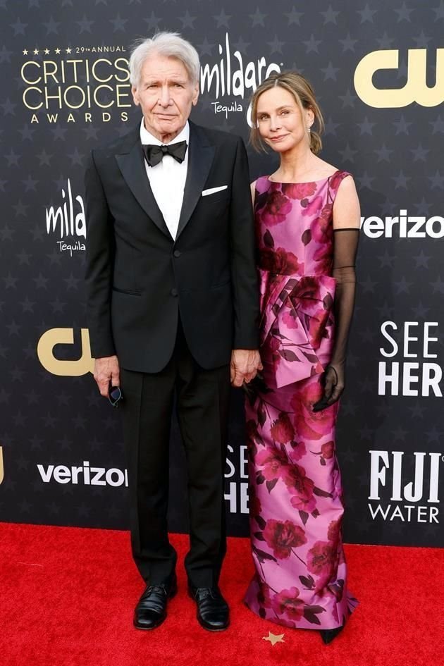 Harrison Ford y su esposa Calista Flockhart posaron para las cámaras de medios de todo el mundo.