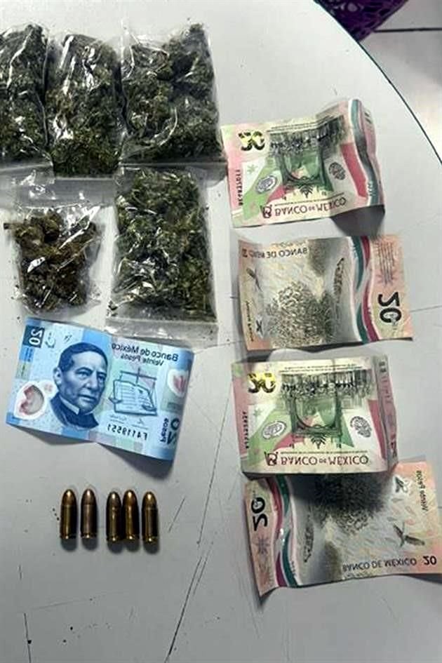 Al momento de la detención también contaba con 10 bolsitas con presunta droga.