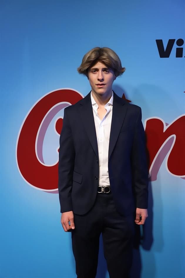 Alexander Ventosa sorprendió a todos por llevar el cabello diferente.