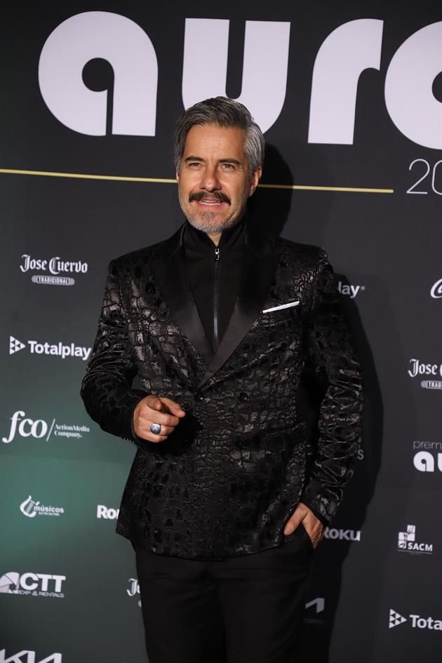 Moisés Arismendi presente en la alfombra negra.