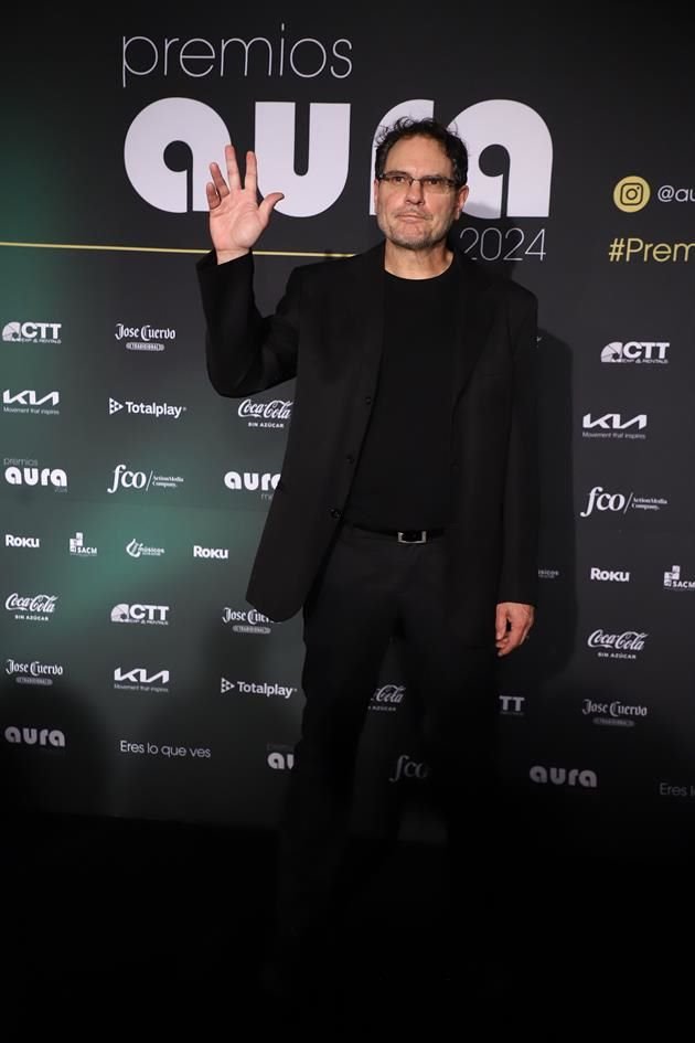 El guionista Carlos Cuarón sorprendió al llegar.