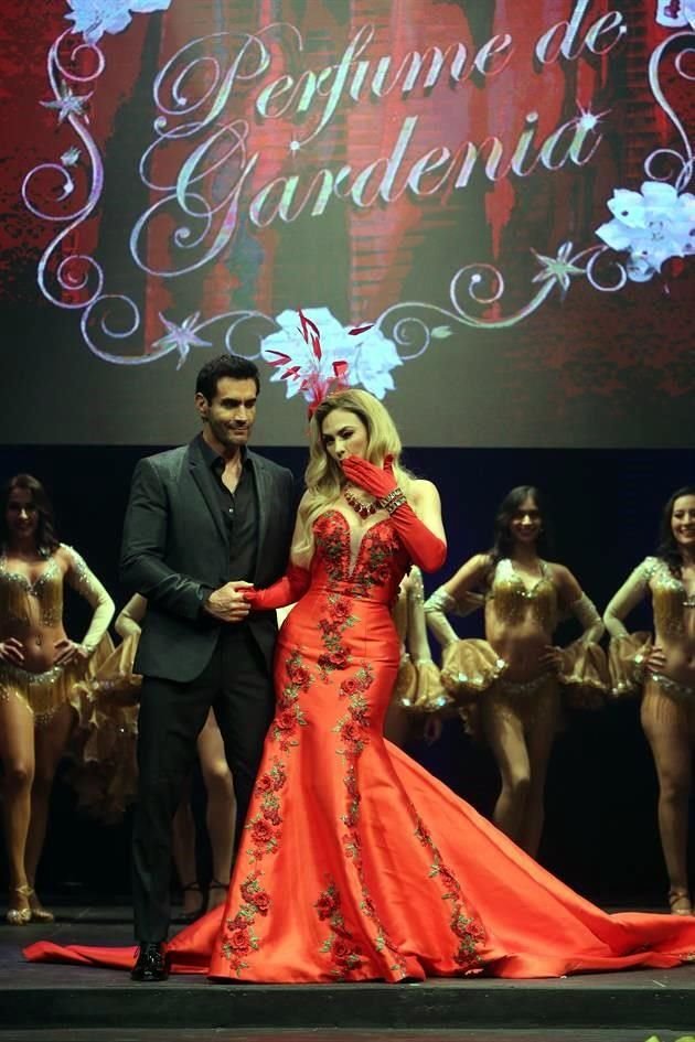 Posó junto a su coprotagonista: David Zepeda.