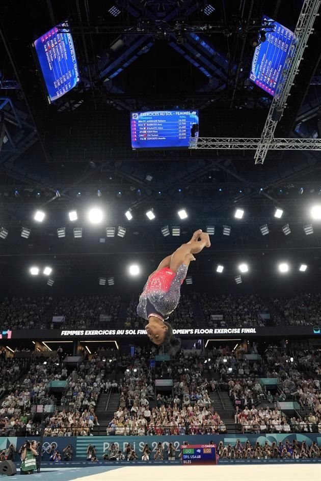 Con esta última rutina, Biles terminó su tiempo en París con cuatro medallas en total.