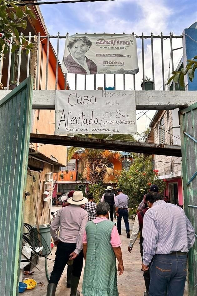 Autoridades recorrieron la zona afectada en Chalco, donde se mantiene una inundación desde hace 20 días.