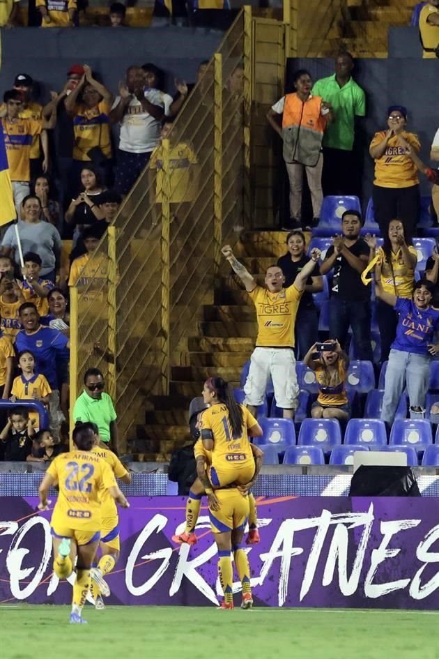 La afición, que realizó una entrada de casi 10 mil seguidores, fue mayoría tigre y feliz.