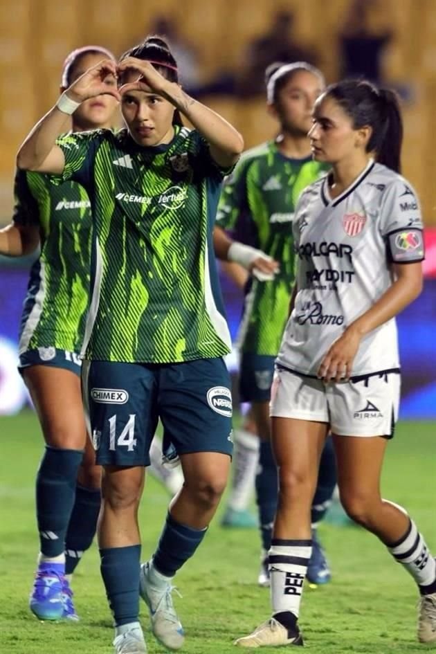 ¿Es la mejor jugadora de la Liga? Jacqueline Ovalle dio una muestra del por qué es una de las cracks del futbol mexicano femenil; anotó 5 de los 6 goles con que Tigres Femenil venció al Necaxa.