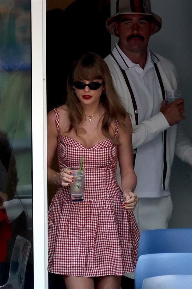 Aprovechando que andan en Nueva York, Taylor Swift y Travis Kelce se dejaron ver por el US Open de este domingo.