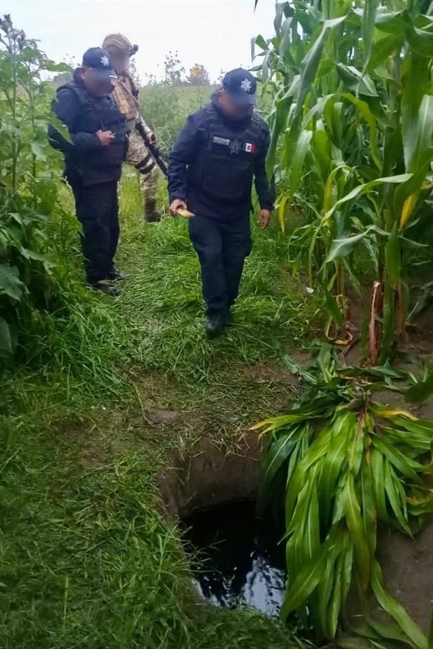 Al llegar al sitio, los uniformados encontraron una perforación en tierra de 1.20 metros de ancho por 1 metro de profundidad, en el que se notaba el líquido.