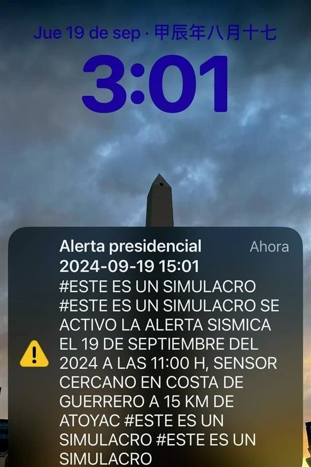 Capitalinos reportaron que el mensaje llegó con hasta cuatro horas de desfase.