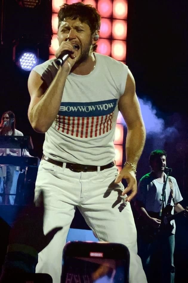Horan se entregó en el escenario y sus fans lo reconocieron con ovaciones.