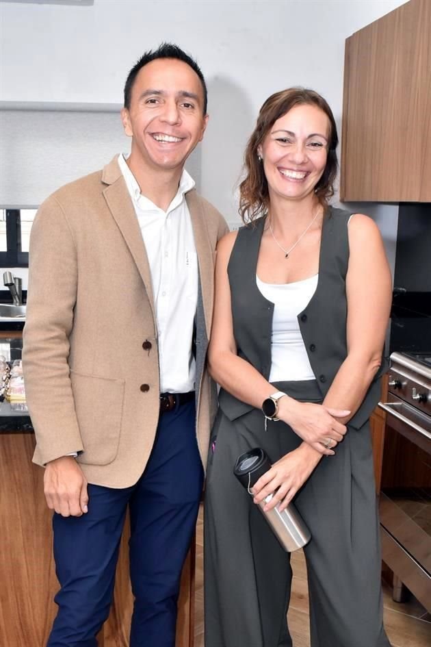 Victor Paredes y Samira Herrera