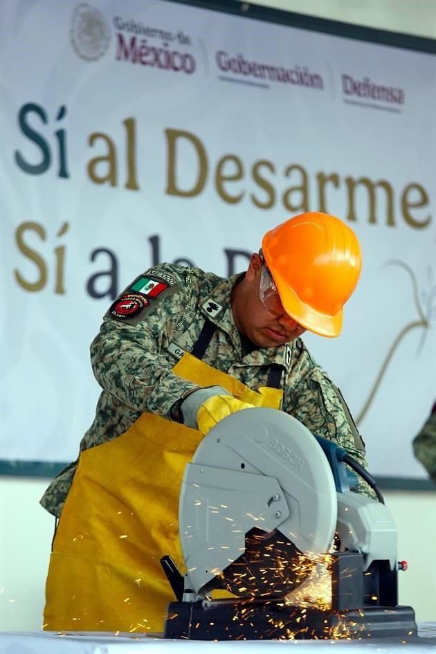 'Este programa va a hacer historia en el País, y va a hacer historia también para enseñarlo al mundo entero que en México estamos construyendo justicia y estamos construyendo paz', lanzó Sheinbaum.