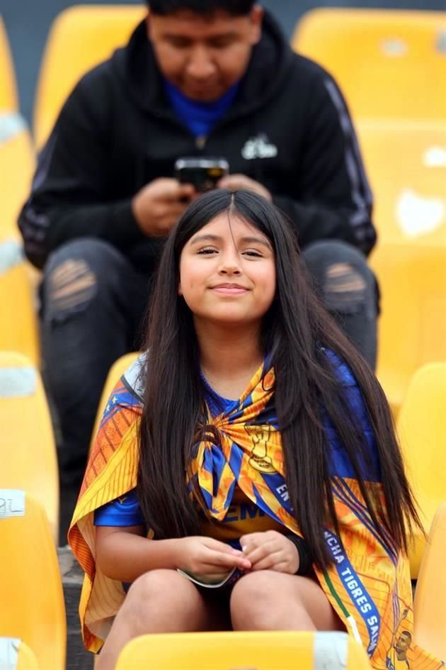 Tierno apoyo para Tigres.