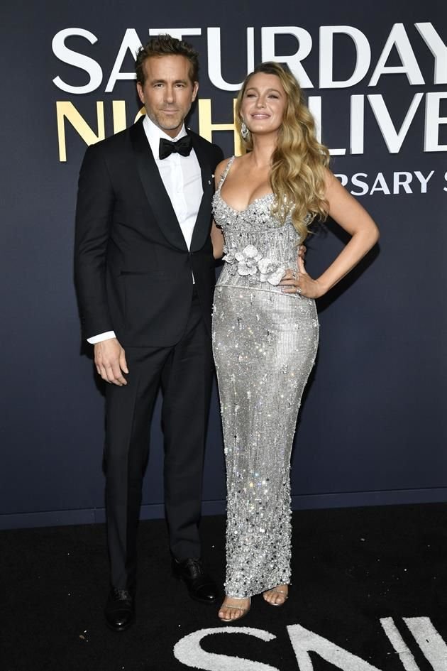 Ryan Reynolds y Blake Lively arribaron juntos a la alfombra negra, siendo este su regreso a eventos públicos tras la demanda contra Justin Baldoni.