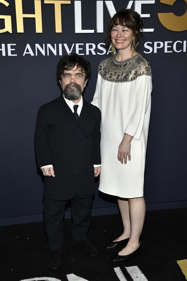 Peter Dinklage y Erica Schmidt.