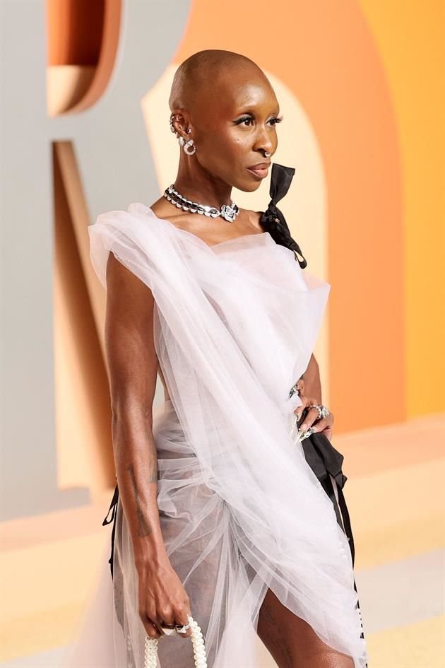 Cynthia Erivo, fiel a su estilo a la hora de posar en las alfombras.