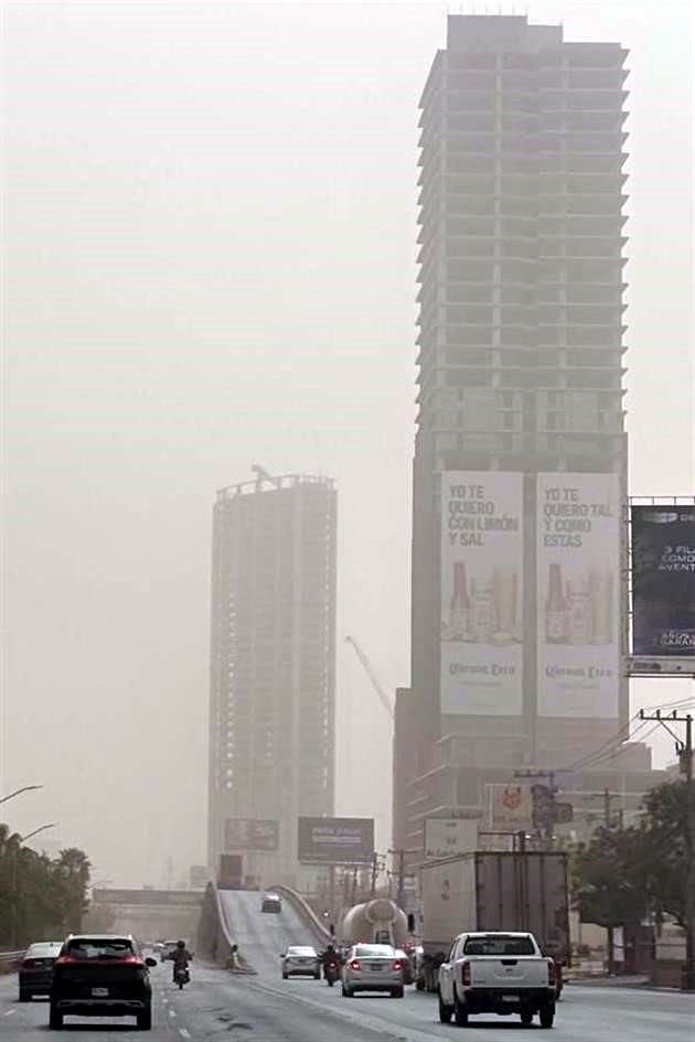 El polvo afectó la visibilidad en la Ciudad.