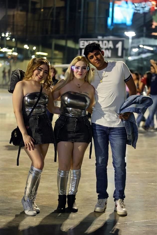 Muchos de sus seguidores eligieron vestuarios similares a los que usa la cantante.