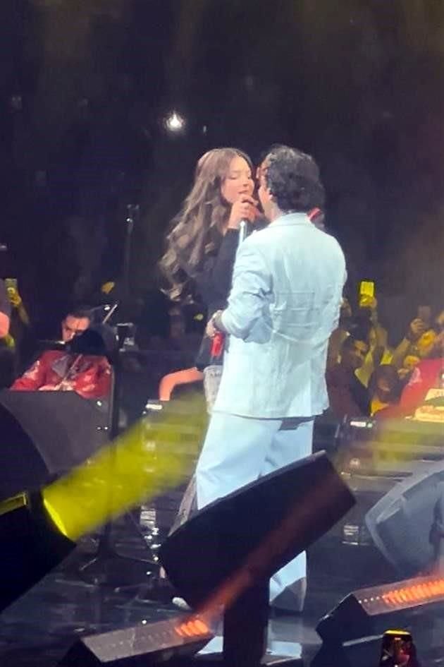 Ambos presumieron su amor en el concierto.