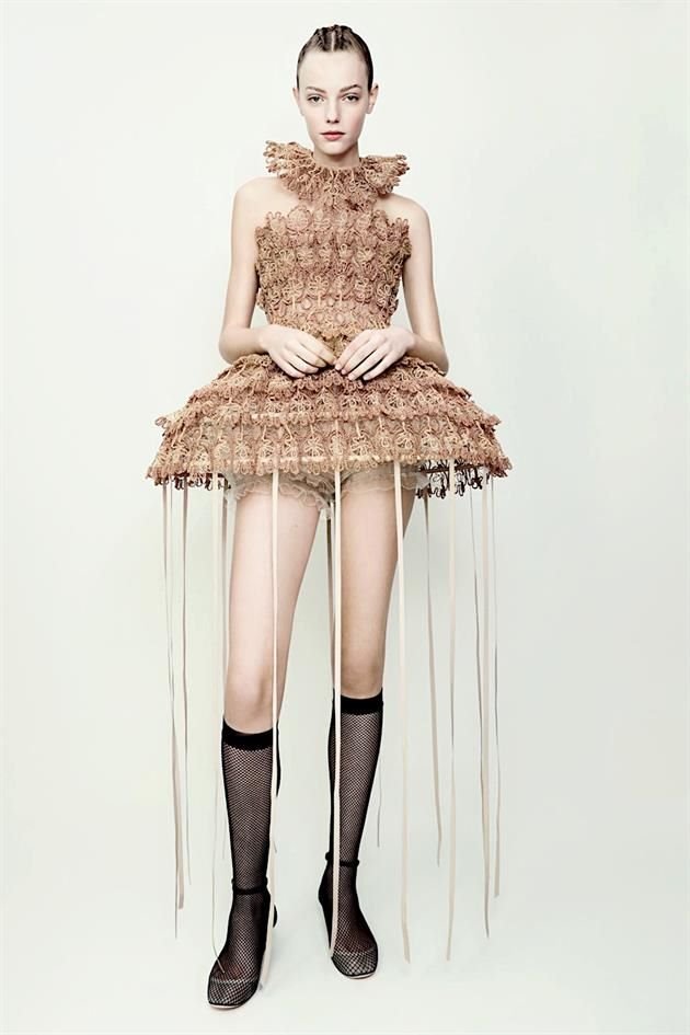 Danza y moda se unen en el balletcore, una tendencia inspirada en el vestuario clásico del ballet con un toque urbano y femenino.