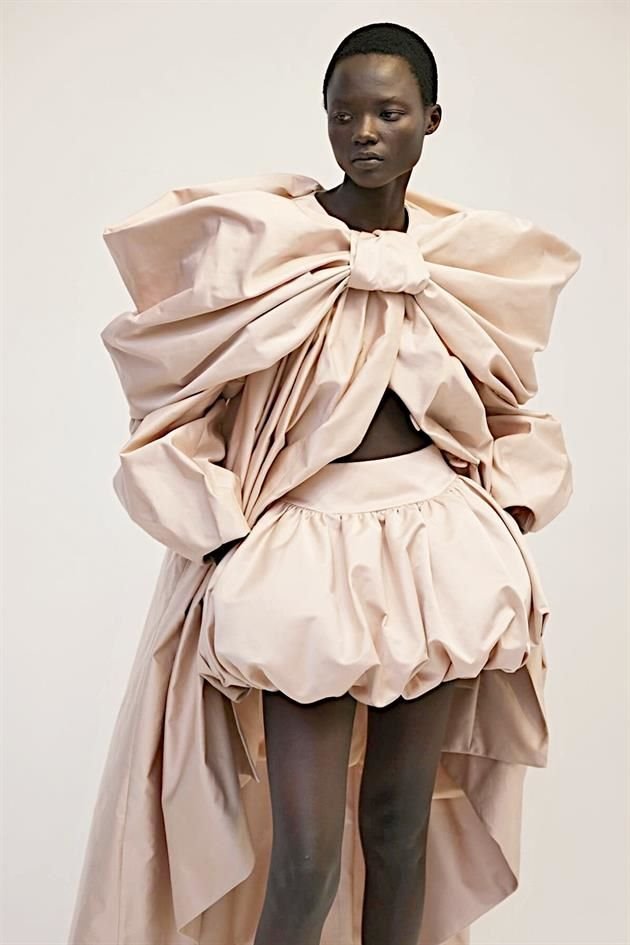 Porque el 'balletcore' no sólo se trata de ropa, sino de actitud poderosa, pero también etérea y grácil, como si realizaras una elegante coreografía.