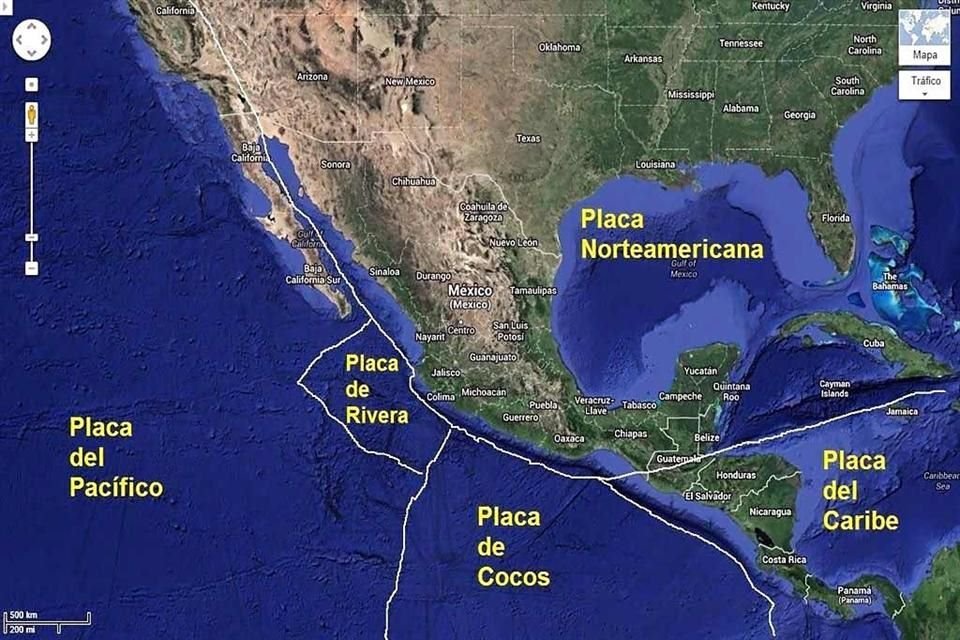 Esto es porque nuestro País colinda con 5 placas tectónicas, que son bloques de roca. La zona más activa es donde la placa de Cocos mete debajo de la de Norteamérica en un proceso llamado subducción. 