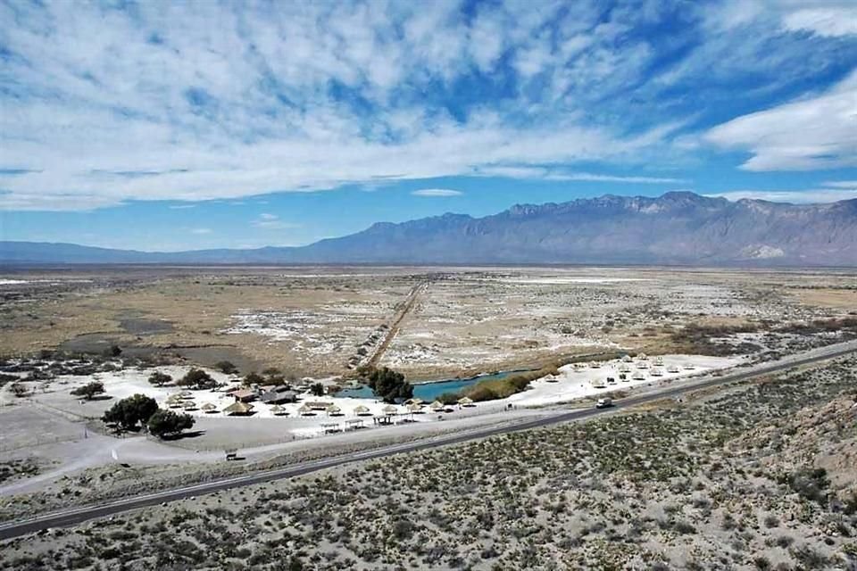 Científicos salvaron una zona llamada 'máquina del tiempo' por tener organismos milenarios en el valle de Cuatro Ciénegas, en Coahuila, al rescatar un río que es el corazón de este ecosistema.