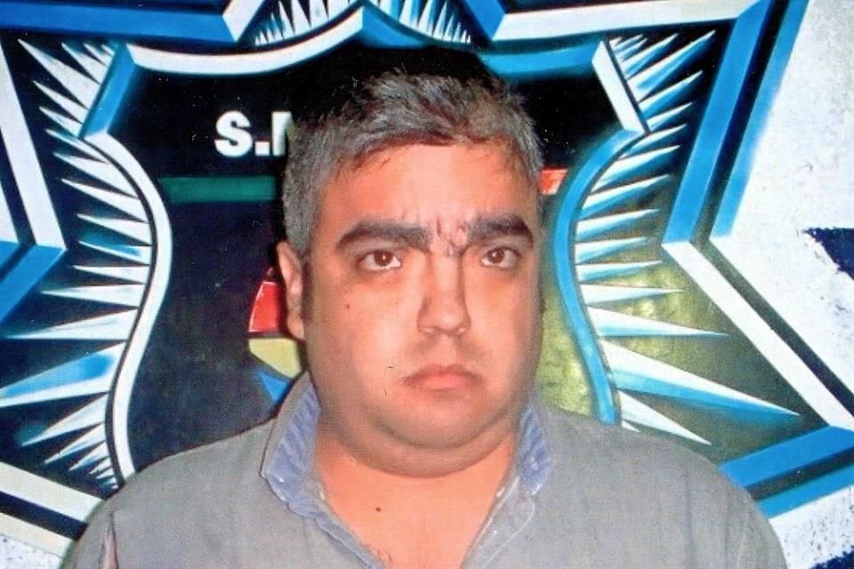 Héctor Casique, ex policía,  fue detenido en la madrugada del 16 de marzo de 2013 afuera de la discoteca Mandala de la zona hotelera de Cancún por policías municipales, para una revisión 'de rutina'.