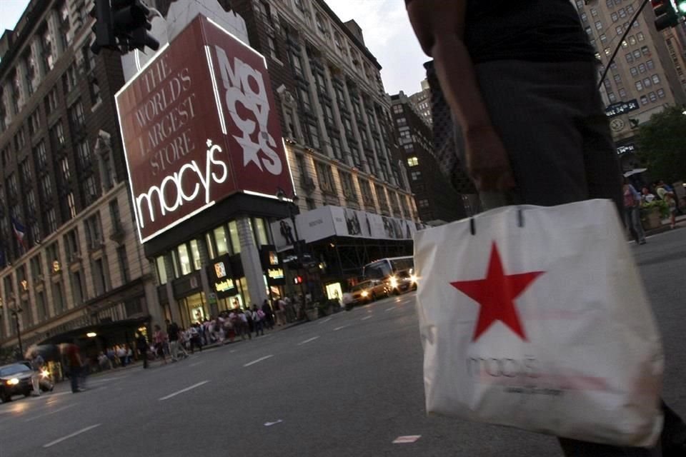 Macy's ya ha incrementado los precios a las maletas para viaje, artículos del hogar y mobiliario debido a los aranceles de 25 por ciento aplicados en mayo.  