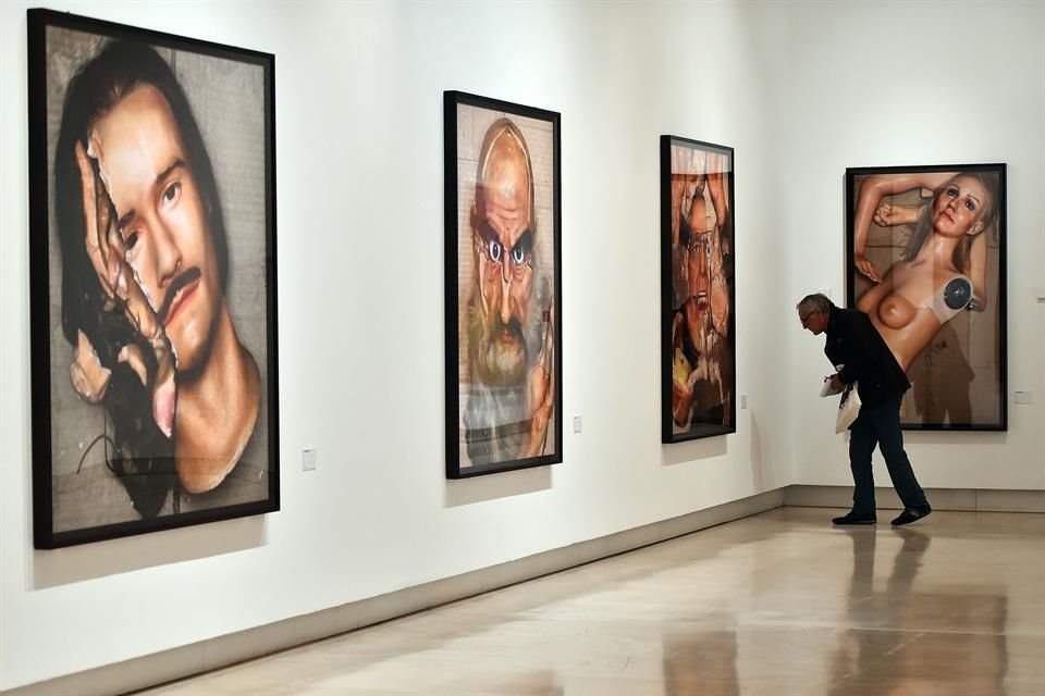 Se presentan una serie de retratos de celebridades de ámbitos tales como la música, moda y el séptimo arte, en los que es reconocible la estética de LaChapelle vinculada a aspectos religiosos.<br>