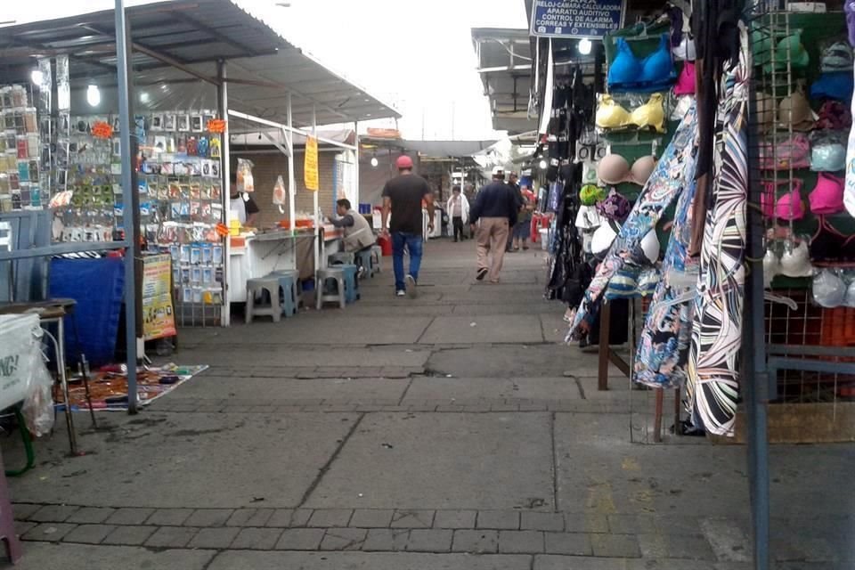 Como parte del nuevo corredor también hay una pasarela peatonal para ingresar al Metro La Raza.