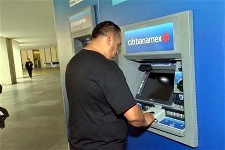 Dado que la app de Citibanamex para dispositivos móviles presenta fallas, los clientes cuya fecha límite de pago de su tarjeta de crédito es hoy, pueden realizar operaciones en la página de internet de este banco, por Audiomático o cajeros automáticos que reciben pagos.  