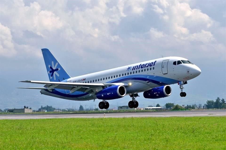 Según estadísticas del AICM, las aerolíneas que más horarios tenían sin autorizar eran Interjet con 5 mil 871 slots, seguida de VivaAerobus con 4 mil 72.