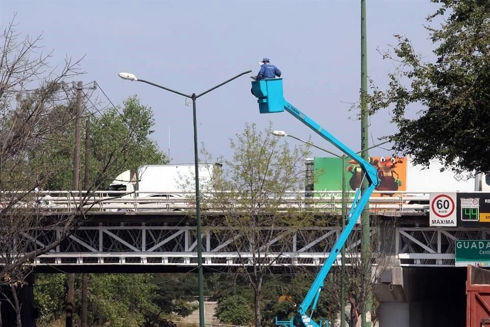 El consorcio elegido tiene como socios igualitarios -con 45 por ciento- a Fortius Electromecánica y Power Iluminare; esta última se dio de alta ante el Registro Público el 29 de abril de 2016.