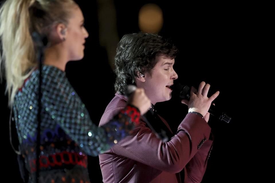 Kelsea Ballerini y Lukas Graham cantaron el éxito '7 Years'.